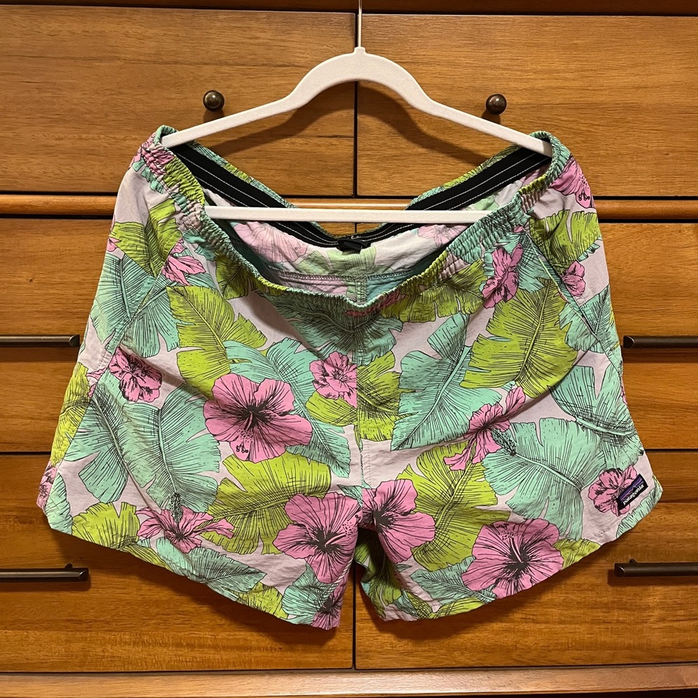 Patagonia Best Fronds Hibiscus Print Baggies 5 inch inseam Size Large
